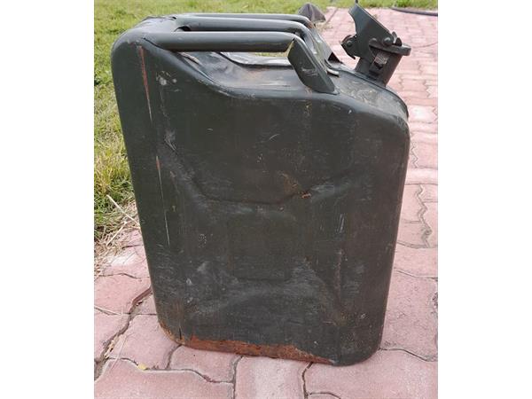 ~/upload/Lots/51489/eyw73yejothsy/Lot 034 20L Jerry Can (1)_t600x450.jpg